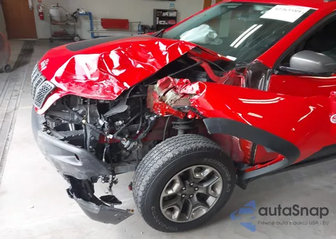 2019 Jeep Cherokee Trailhawk Elite 4X4 from USA, damaged, VIN 1C4PJMBX4KD106072